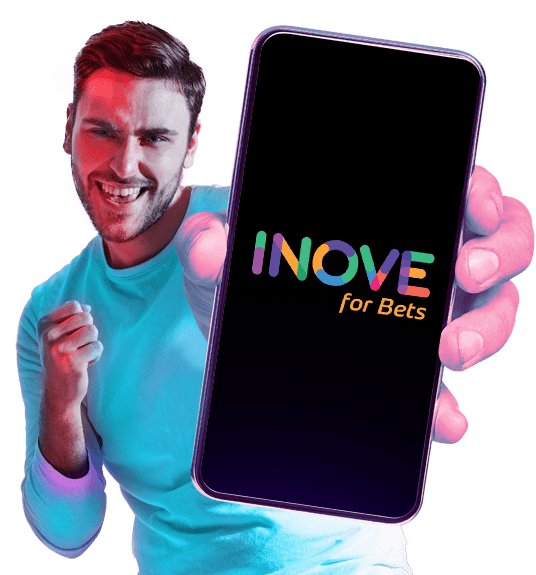 Rapaz usando celular